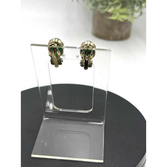 Vintage Green Swirl Glass Carved Scarab Gold Tone Protection Clip-on‎ Earrings - Picture 9 of 12
